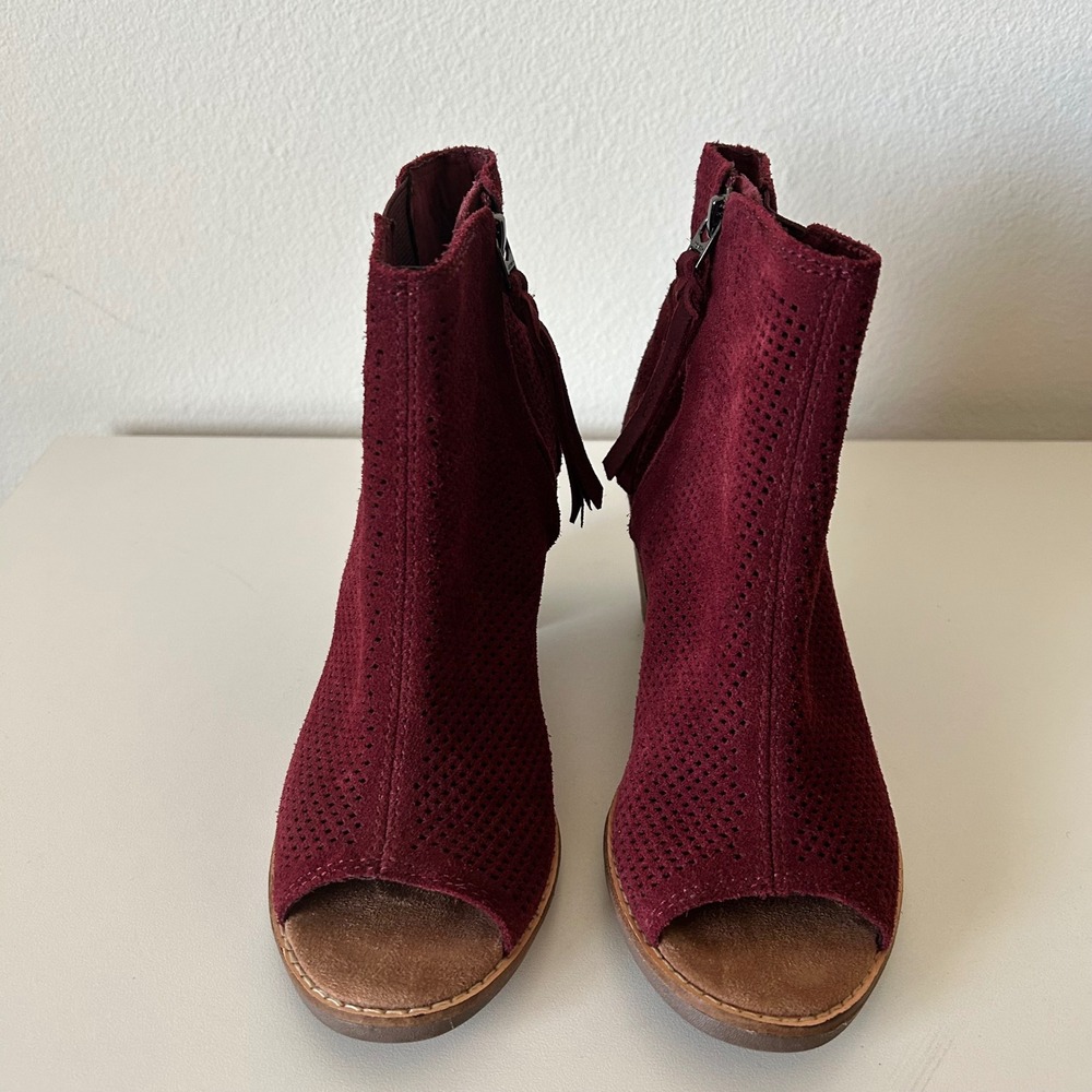 Toms Burgundy Perforated Peep-Toe Ankle Booties Size 6 - Picture 4 of 9